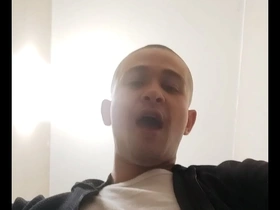 Gay masturbation with a Shpritz twist