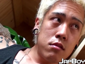 A blonde Japanese twink plays with his hole and masturbates.