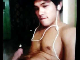 Gay man with an attractive penis gets oral sex